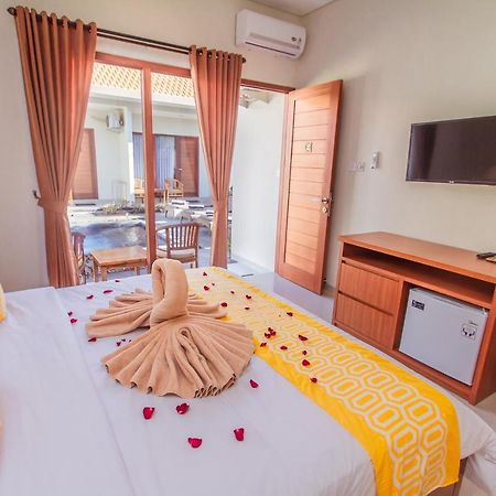 Готель Cening Ayu Sanur Екстер'єр фото
