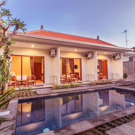 Готель Cening Ayu Sanur Екстер'єр фото