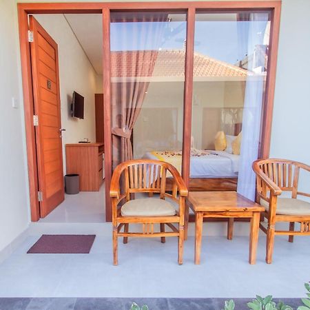 Готель Cening Ayu Sanur Екстер'єр фото