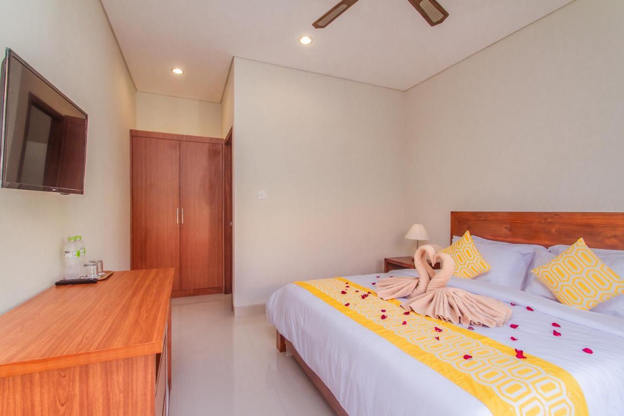 Готель Cening Ayu Sanur Екстер'єр фото